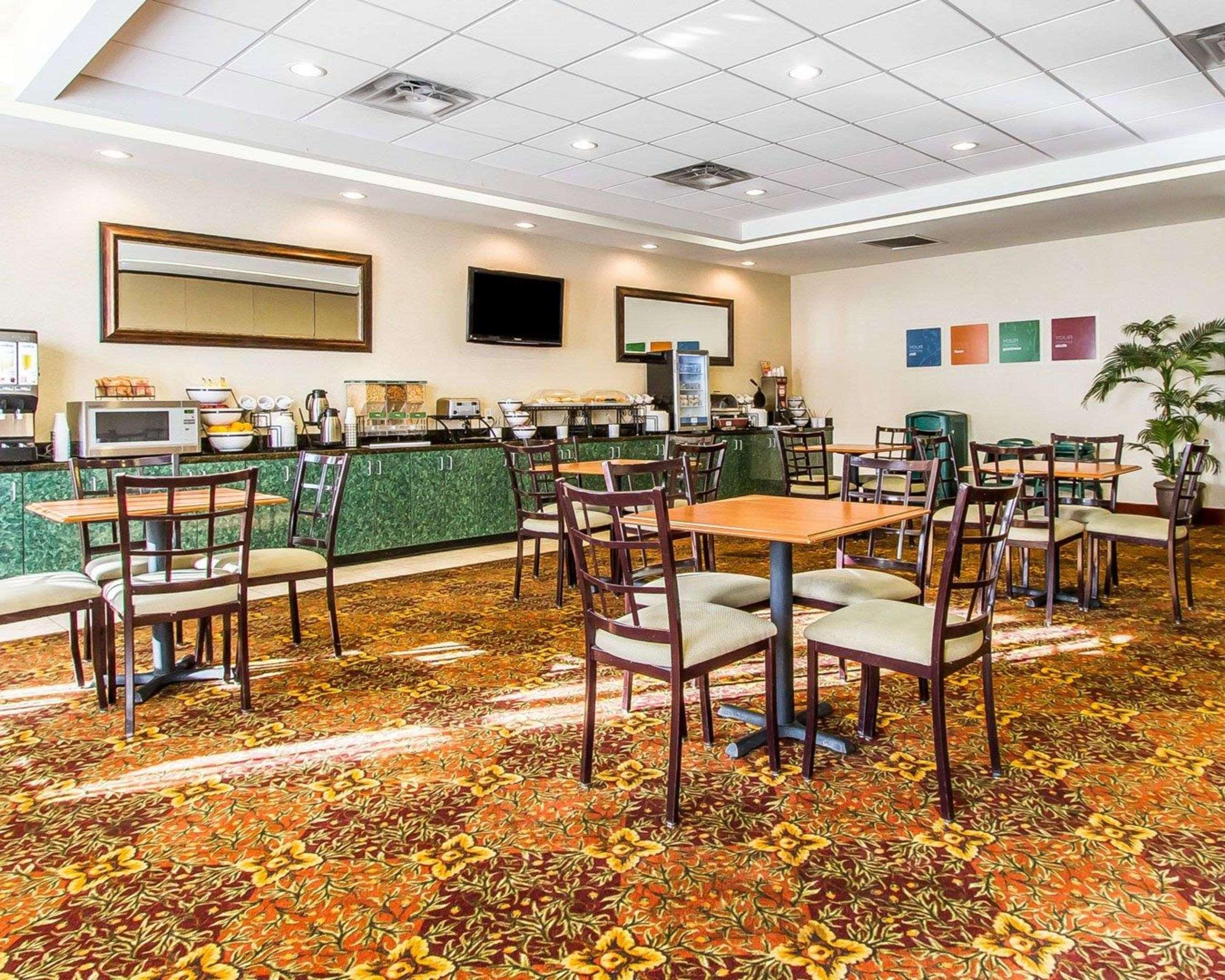 Comfort Inn & Suites Shawnee North Near I-40 Exterior photo